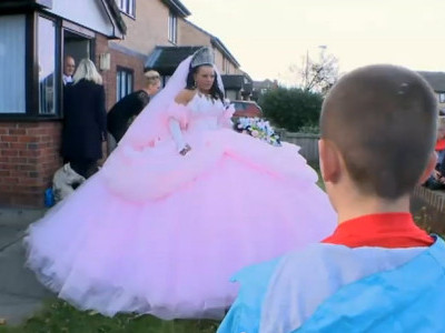 to see Theirs make it flat Imagini de la nuntile tiganesti din Marea Britanie fac furori la TV –  Opinia Timisoarei