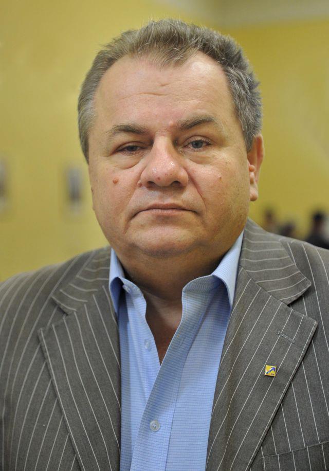 Consilierul local din Timisoara, Vasile Ruset, ales pe listele PNL, este acuzat ca a deturnat fonduri din conturile Universitatii Petrol-Gaze din Ploiesti. - vasile-ruset1