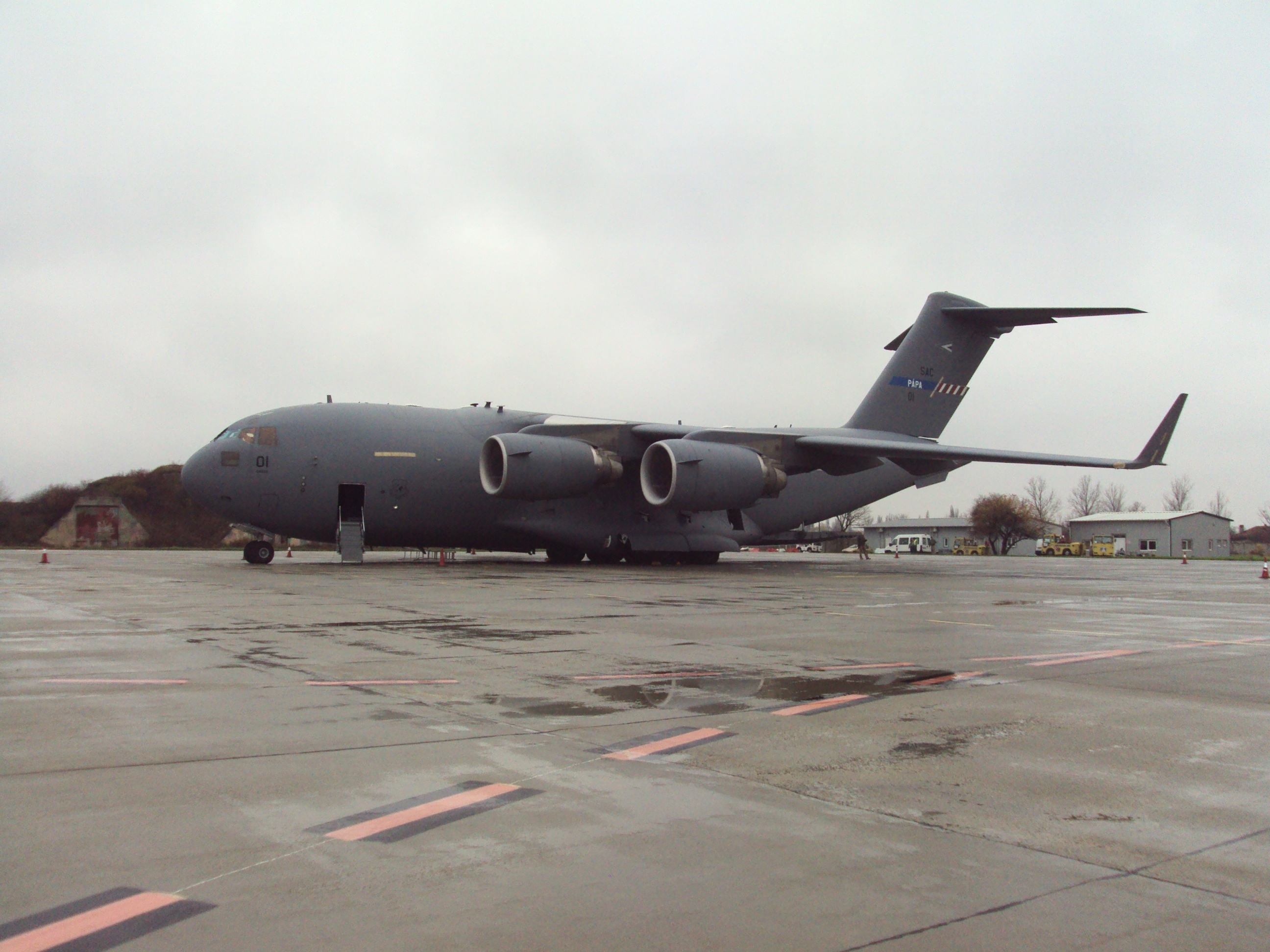 clar datorie Specific Un avion militar de aproape 300 de tone a aterizat pe Aeroportul Timisoara. Vezi FOTO cu uriasul C 17 Globe Master III pe pista! – Opinia Timisoarei clar datorie Specific Un avion militar de aproape 300 de tone a aterizat pe Aeroportul Timisoara. Vezi FOTO cu uriasul C 17 Globe Master III pe pista! – Opinia Timisoarei