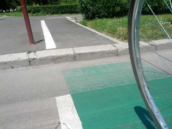 bicicleta-traversare-pista-trecere-de-pietoni (1)