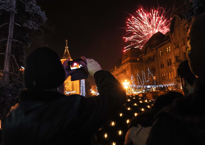 revelion 2016 artificii oameni centru piata victoriei (37)