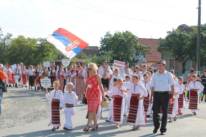 populara ansamblul hora belintului dans joc popular costume (7)