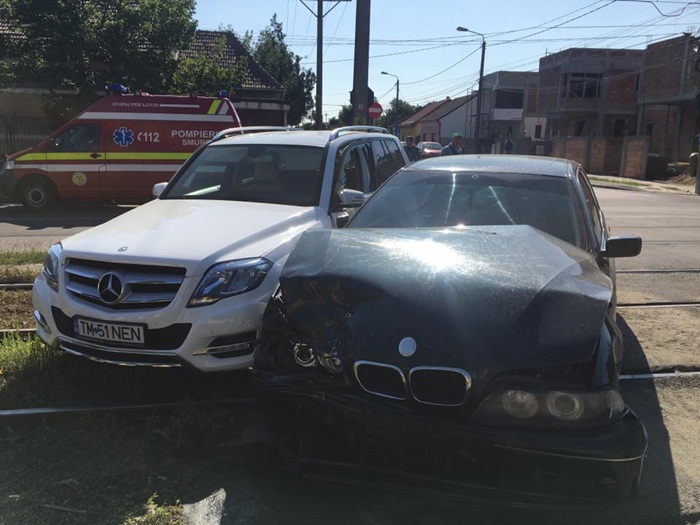 accident-BMW-Mercedes-Drubeta-Muzicescu (1)