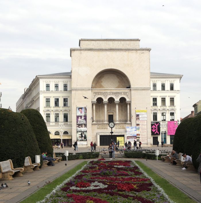 piata-victoriei-opera