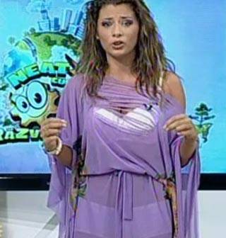 Roxana Vancea se tine de nazbatii! A pozat topless la piscina cu noul