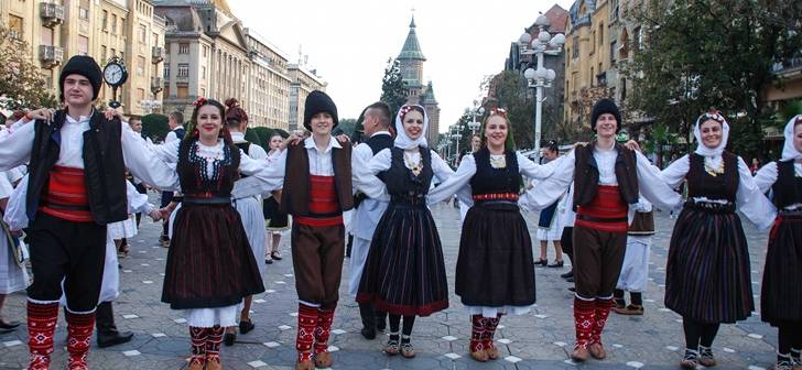 slim friendly overlook Sarbii fac parada in centru, la Timisoara. Maraton de dansuri si cantec  popular – Opinia Timisoarei