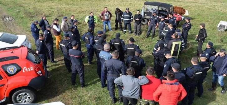 Turist prăbușit într-o rapă la 100 de metri după concertul de la Peștera Românești, Timiș. Elicopterul SMURD se află în misiune de recuperare.