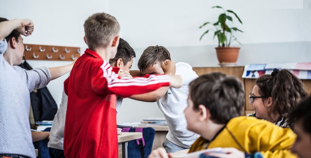 Purple jungle Spending Dezastru in scoli. Aproape 11.000 de cazuri de bullying inregistrate. In realitate sunt si mai multe. Solutiile organizatiei Salvati Copiii - Opinia Timisoarei Purple jungle Spending Dezastru in scoli. Aproape 11.000 de cazuri de bullying inregistrate. In realitate sunt si mai multe. Solutiile organizatiei Salvati Copiii - Opinia Timisoarei