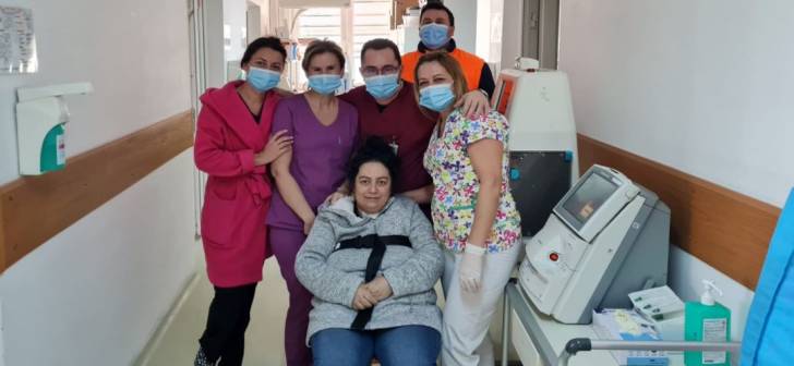 Pacienta cu gripa AH1N1, smulsa din ghearele mortii de plamanul artificial care a respirat in locul ei doua saptamani, la Timisoara