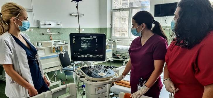 Proiect extraordinar în România! Timișoara găzduiește un spital inovator unde pacientele internate primesc gratuit investigații pentru cancerul de sân, chiar la patul lor!
