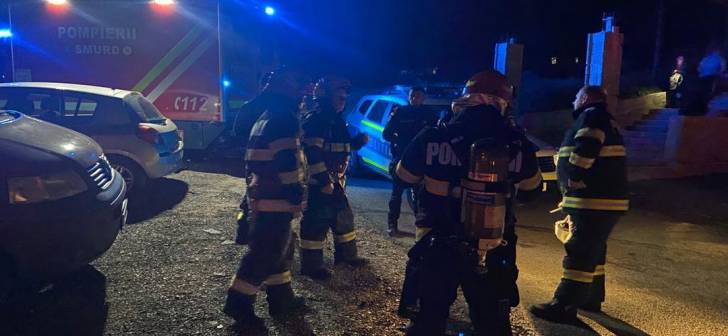 Pericol într-o casă din vestul țării: 7 oameni intoxicați cu gaz, dintre care 5 sunt copii. Foto Pericol într-o casă din vestul țării: 7 oameni intoxicați cu gaz, dintre care 5 sunt copii. Foto