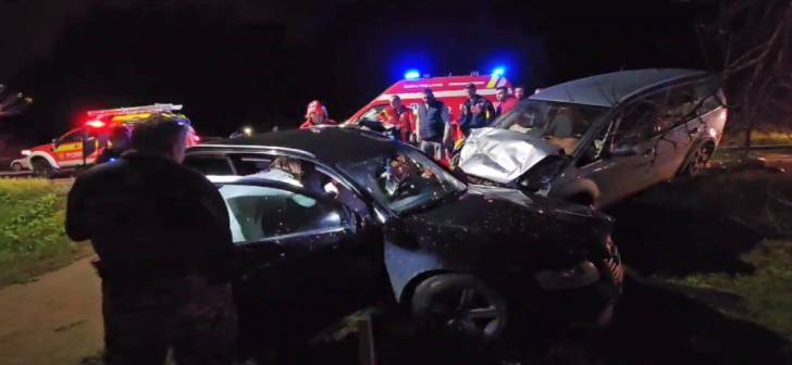 Accident grav pe langa Timisoara: doua masini s-au ciocnit, 4 copii implicati, filmare surprinsa de martori