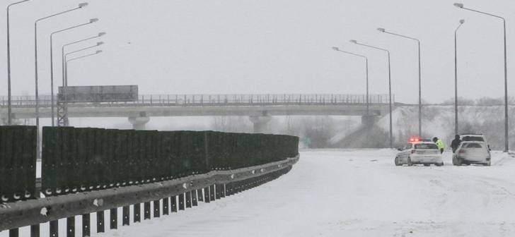 Viscolul și zăpada fac ravagii în sud-estul României. Transporturi blocate, mulți oameni fără curent electric. Școli închise. Cod roșu în mai multe județe. Foto.