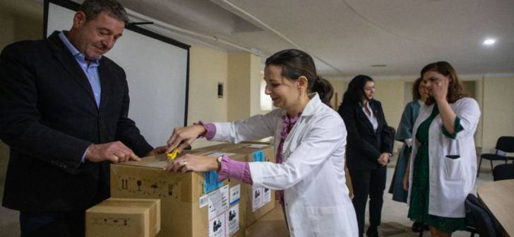 Oameni generosi ajuta copiii DGASPC Timis cu echipamente medicale si o casa familiala. Oameni generosi ajuta copiii DGASPC Timis cu echipamente medicale si o casa familiala.