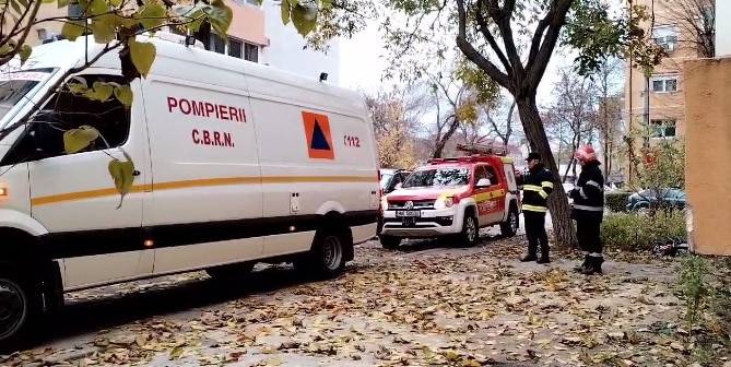 Alertă la Timișoara din cauza unui miros suspect într-un bloc. Operațiunea CBRN a intervenit. Videoclip inclus. Alertă la Timișoara din cauza unui miros suspect într-un bloc. Operațiunea CBRN a intervenit. Videoclip inclus.