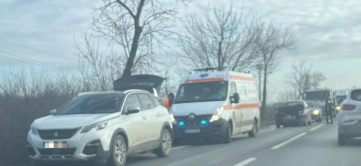 Accident la iesire din Timisoara, mai multi raniti, inclusiv un copil