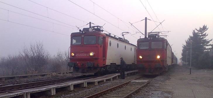 Trenurile oprite pe ruta Timișoara-sud, călătorii transferați cu autobuzele de pe linie Trenurile oprite pe ruta Timișoara-sud, călătorii transferați cu autobuzele de pe linie