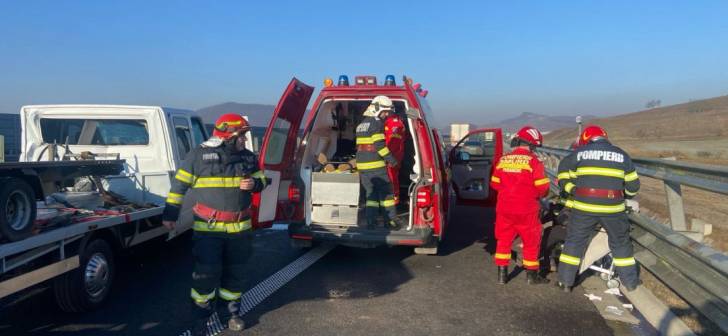 Accident grav cu trei masini pe o sosea din Timis; soferita ranita