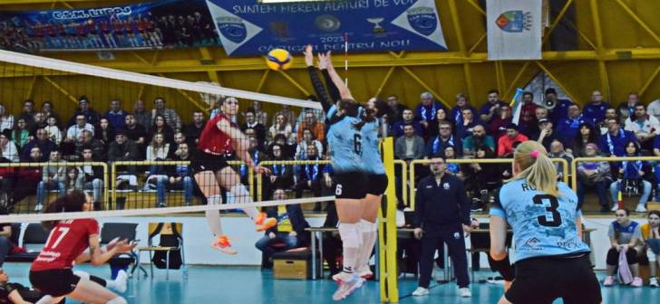 CSM Lugoj se împiedică în drumul către semifinalele Ligii Naționale de volei feminin. Urmărește evoluția echipei!