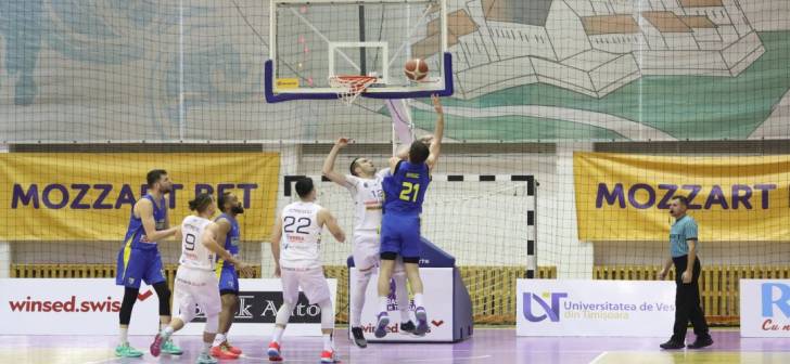 Luna tare ocupata pentru jucatorii de baschet de la SCM Timisoara. Luna tare ocupata pentru jucatorii de baschet de la SCM Timisoara.