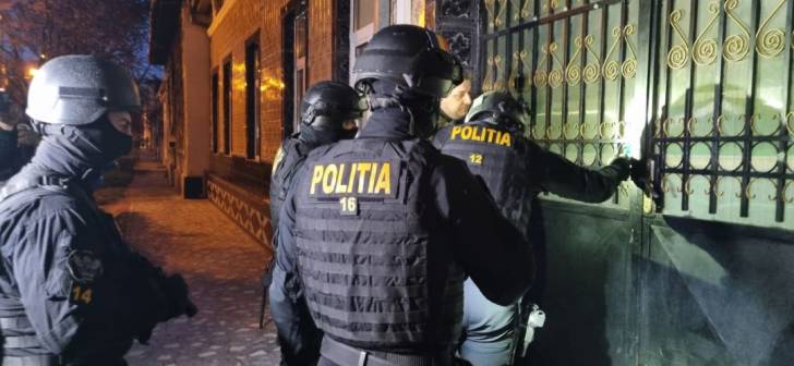 Politistii au ridicat traficanti de droguri in mai multe localitati din Timis Politistii au ridicat traficanti de droguri in mai multe localitati din Timis