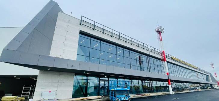 Check-in rapid pentru pasagerii care urca in avion fara asteptare. Inaugurarea Terminalului de Plecari Externe la Aeroportul Timisoara. Check-in rapid pentru pasagerii care urca in avion fara asteptare. Inaugurarea Terminalului de Plecari Externe la Aeroportul Timisoara.