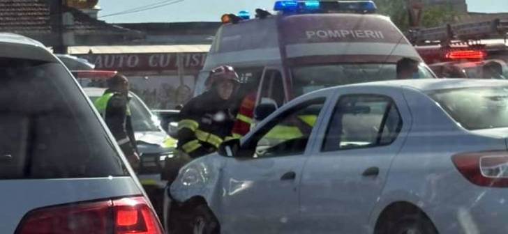 Accident cu 3 masini implicand un sofer ranit la Timisoara