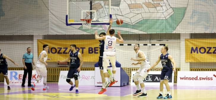 Jucatorii de baschet incep antrenamente pentru viitorul sezon de joc.