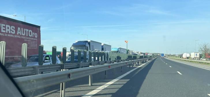 Coliziune pe Autostrada Vest, tir lovește mașină în Timiș, șoferița rănită