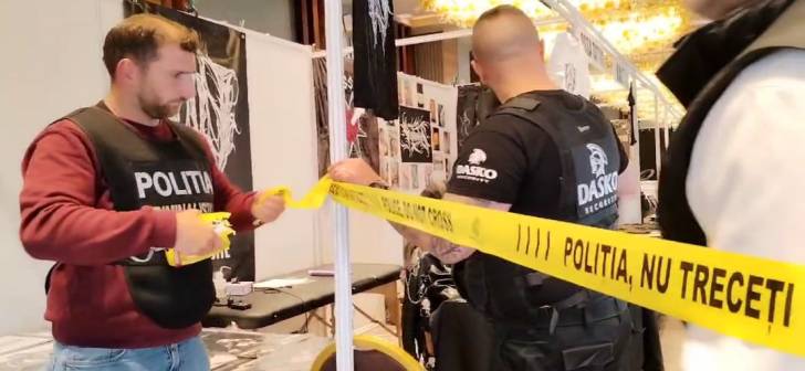 Tanar a murit la targul de tatuaje din Timisoara. Realiza un desen pe picior in momentul tragediei. Inregistrare video. Tanar a murit la targul de tatuaje din Timisoara. Realiza un desen pe picior in momentul tragediei. Inregistrare video.