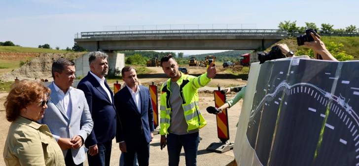Marcel Ciolacu se plânge de segmentul lipsă pe Autostrada Vestului. Marcel Ciolacu se plânge de segmentul lipsă pe Autostrada Vestului.