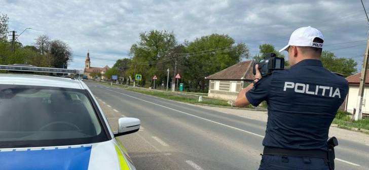 Poliția din Timiș lovește vitezomanii pe „șoseaua morții”: amenzi și permise suspendate. FOTO Poliția din Timiș lovește vitezomanii pe „șoseaua morții”: amenzi și permise suspendate. FOTO