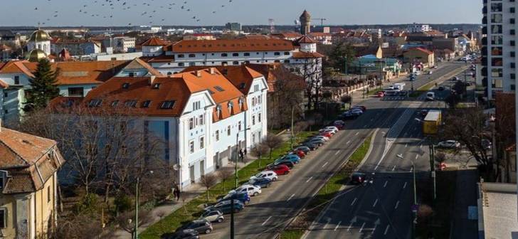 Șoferii sunt obligați să-și ridice mașinile pentru lucrările la benzile speciale pentru autobuze. Șoferii sunt obligați să-și ridice mașinile pentru lucrările la benzile speciale pentru autobuze.