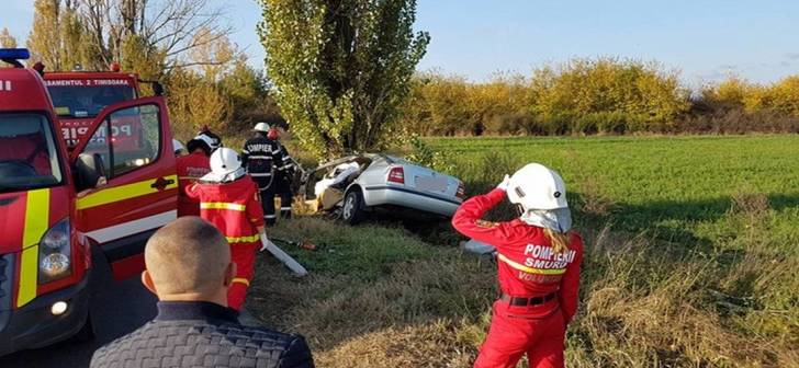 Accident in apropierea Timisoarei: trei persoane ranite dupa ce masina s-a oprit intr-un sant din cauza soferului baut.