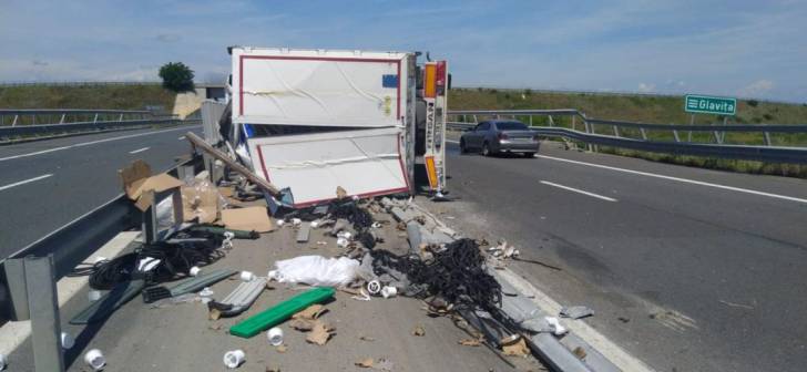 Tragedie pe autostrada din Timis: Sofer decedat dupa accidentul tirului. Tragedie pe autostrada din Timis: Sofer decedat dupa accidentul tirului.