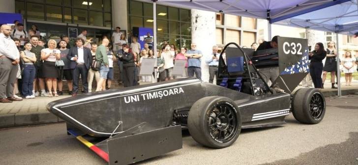 Noul monopost UPT Racing Team, TSR3 EVO, lansat in premiera cu Titi Aur. Noul monopost UPT Racing Team, TSR3 EVO, lansat in premiera cu Titi Aur.