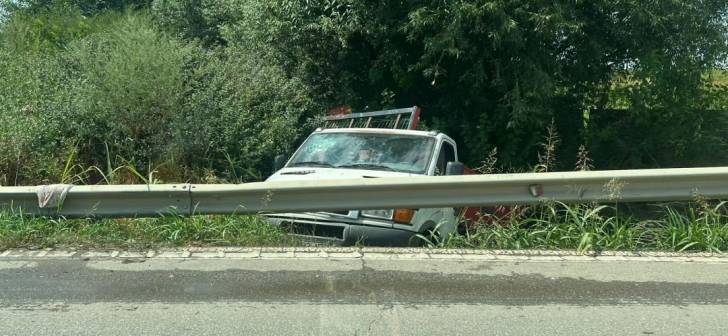 Accident grav la iesire din Timisoara: soferita a zburat in sant! Accident grav la iesire din Timisoara: soferita a zburat in sant!