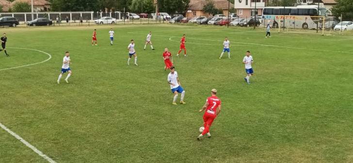 Victoriile echipelor favorite în primul meci din Liga a IV-a Timiș. Meciul egal la Dudeștii Vechi. Imagine.