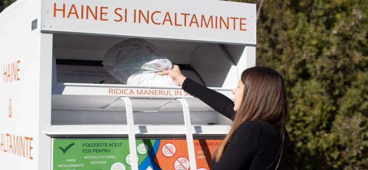 Cinci cutii mari pentru donat haine vor fi amplasate in Timisoara. Cinci cutii mari pentru donat haine vor fi amplasate in Timisoara.