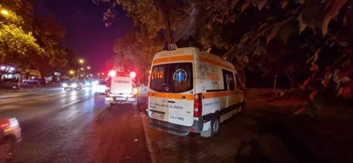 Barbat amenintat cu saltul de pe bloc, interventie rapida a politiei pentru salvare.