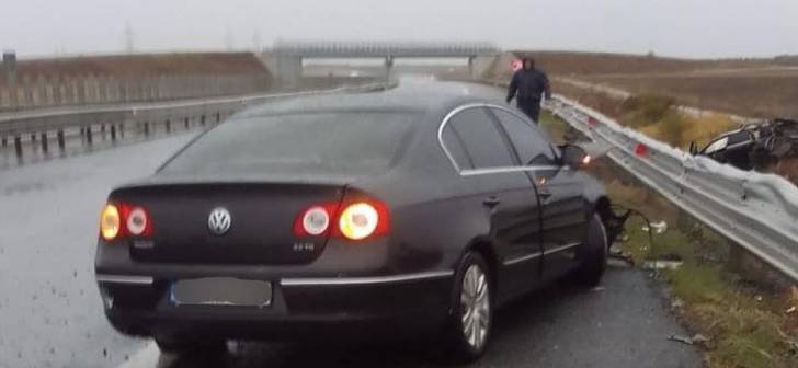 Accident grav pe autostrada Timisoara - Arad, masina s-a rasturnat. Accident grav pe autostrada Timisoara - Arad, masina s-a rasturnat.