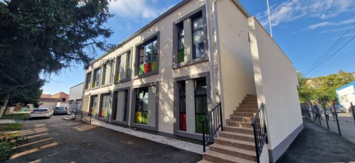 200 de elevi din Timisoara vor primi învățământ în clase renovate. 200 de elevi din Timisoara vor primi învățământ în clase renovate.