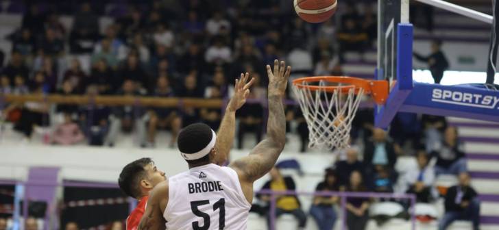 SCM Timisoara obtine victorie importanta si se mentine in cursa pentru play-off.