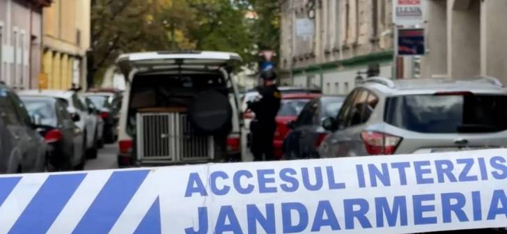 Geantă suspectă în Timișoara: Intervenție antitero în Piața Unirii, înregistrare_VIDEO. Geantă suspectă în Timișoara: Intervenție antitero în Piața Unirii, înregistrare_VIDEO.