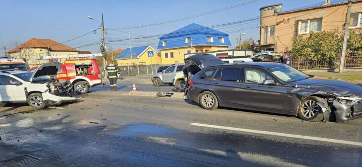Accident pe o arteră aglomerată din Timișoara: O femeie transportată de ambulanță Accident pe o arteră aglomerată din Timișoara: O femeie transportată de ambulanță