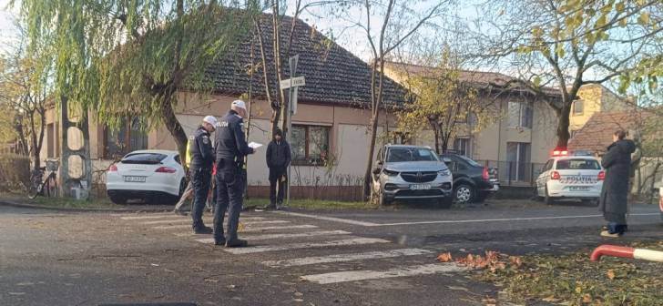 Timișoara: Accident grav cu trei mașini distruse și un șofer spitalizat. Foto inclusă. Timișoara: Accident grav cu trei mașini distruse și un șofer spitalizat. Foto inclusă.