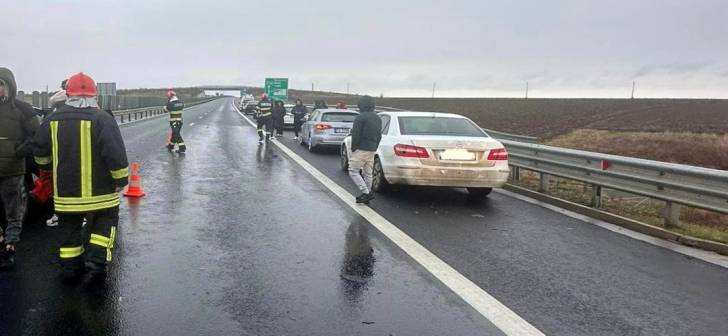 Accident grave pe autostrada dintre Timișoara și un alt oraș din apropiere, 7 mașini implicate Accident grave pe autostrada dintre Timișoara și un alt oraș din apropiere, 7 mașini implicate