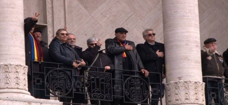 Sirenele sună din nou în Piața Operei: 35 de ani de libertate în Timișoara. Sirenele sună din nou în Piața Operei: 35 de ani de libertate în Timișoara.