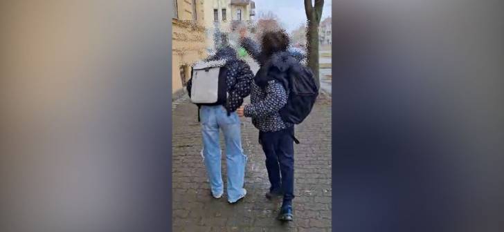 Agresiune la ieșirea din club: o fată udată cu o sticlă de apă