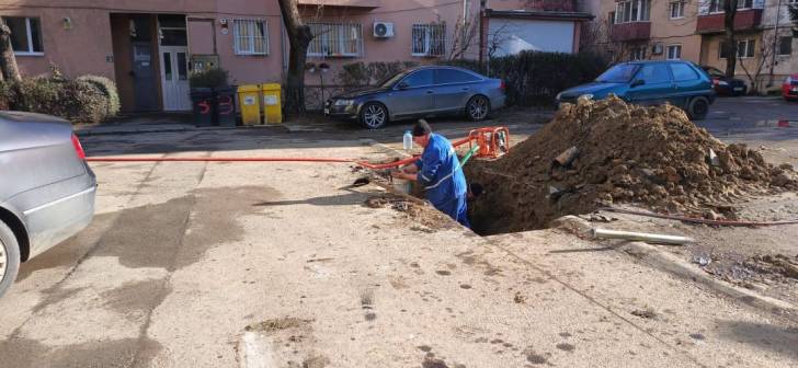 Locuitorii a aproape 140 de străzi din Timișoara rămân fără apă caldă timp de două zile. Locuitorii a aproape 140 de străzi din Timișoara rămân fără apă caldă timp de două zile.